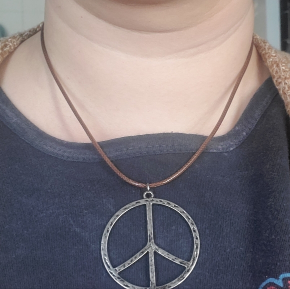 Handmade peace sign necklace - Picture 4 of 4